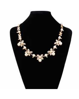 4 Petals Pearl Crystal Flower Necklace